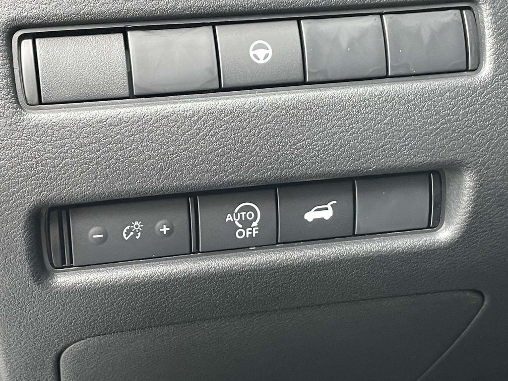 2026 Nissan Rogue SV photo 13