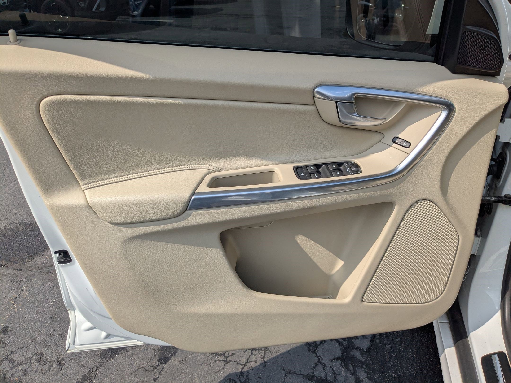 2015 Volvo XC60 T5 Premier photo 10