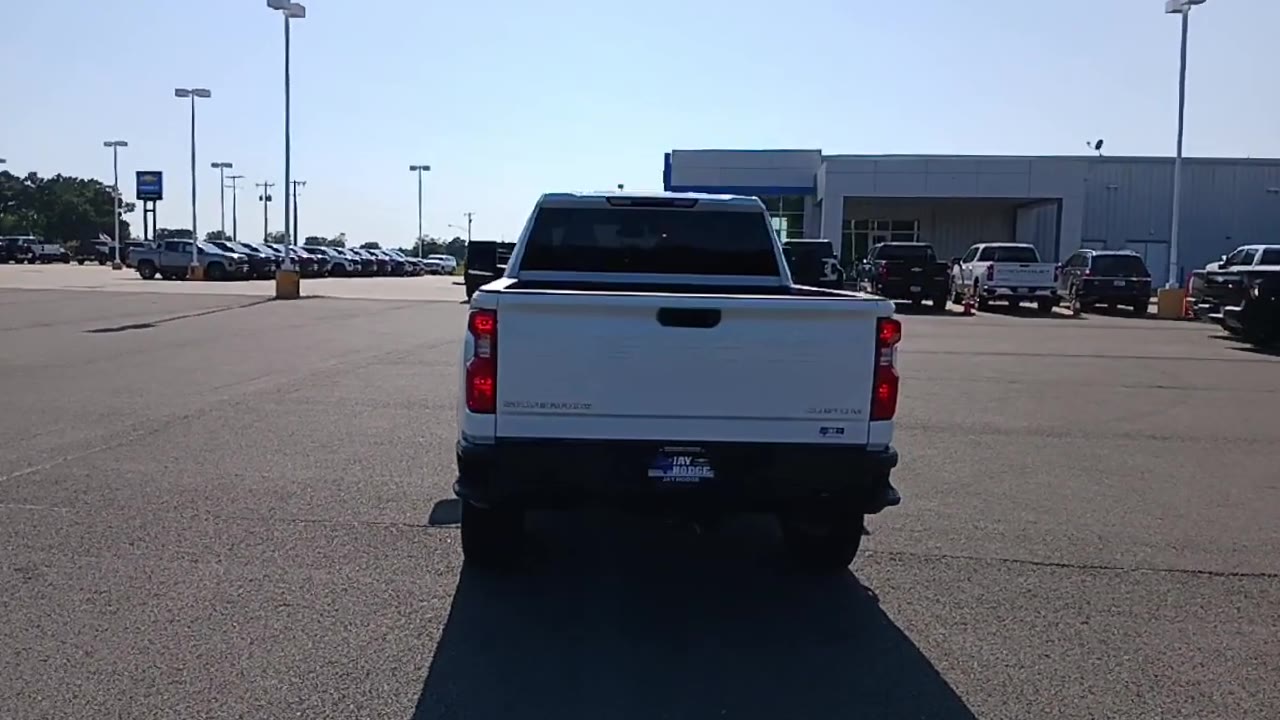 2024 Chevrolet Silverado 2500HD Custom photo 6