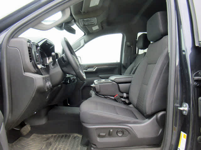 2024 Chevrolet Silverado 1500 LT photo 2