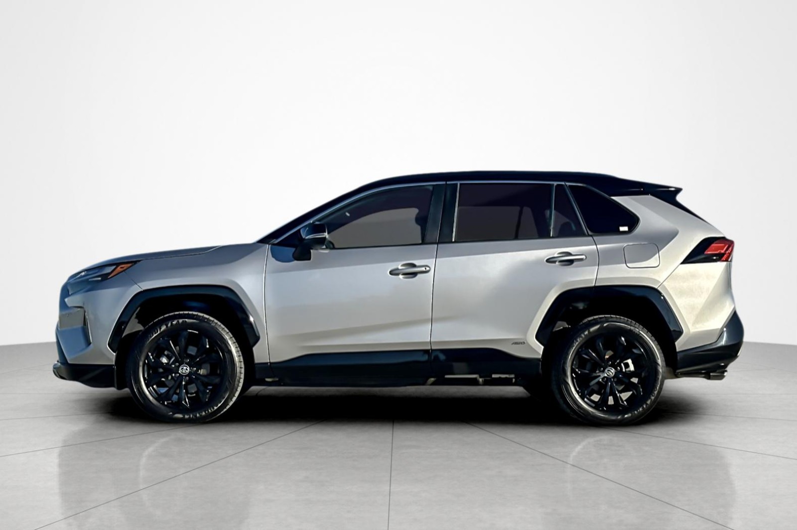 Used 2022 Toyota RAV4 XSE with VIN 4T3E6RFV1NU092380 for sale in Kansas City