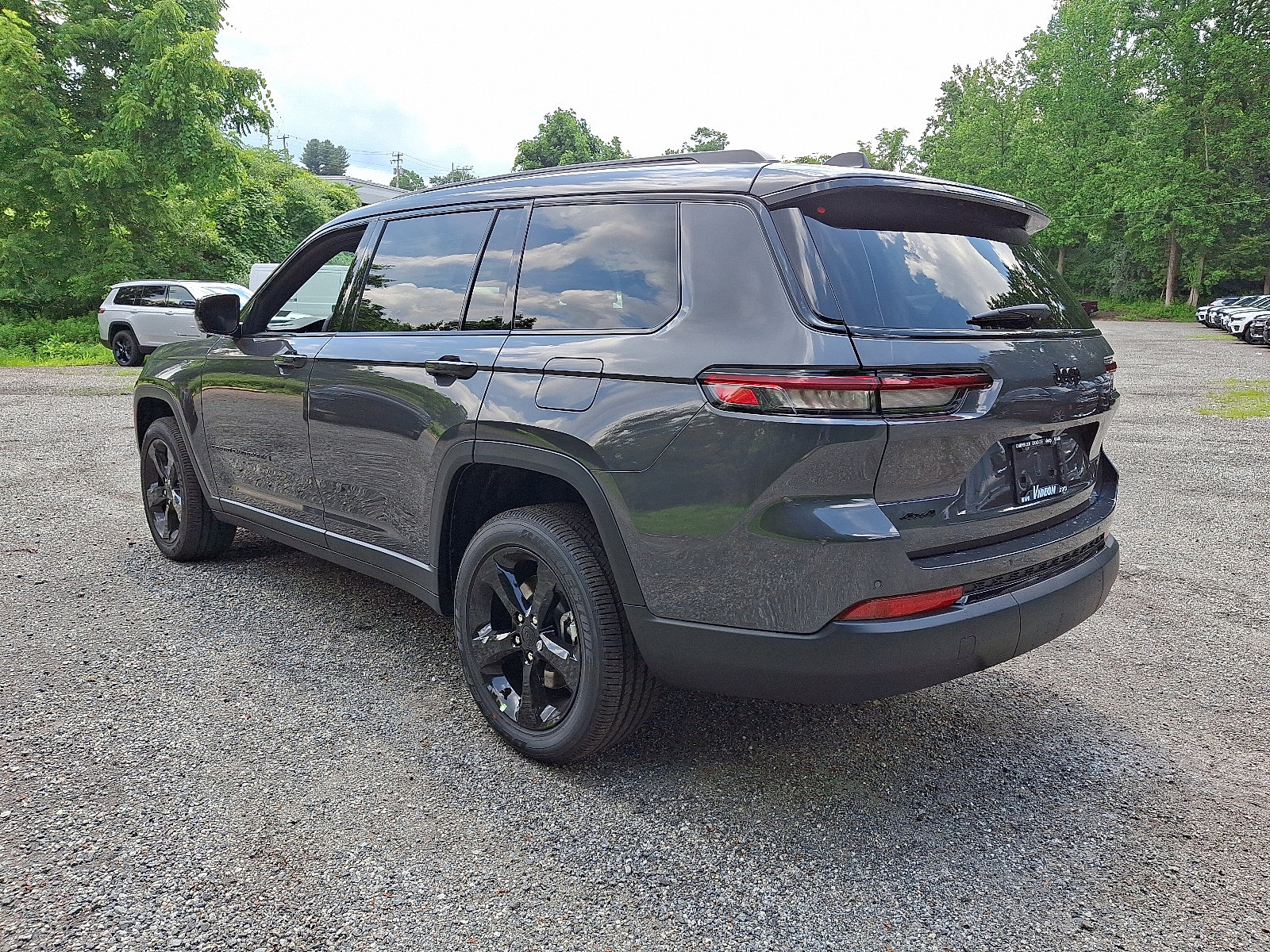 2025 Jeep Grand Cherokee Laredo Altitude photo 3