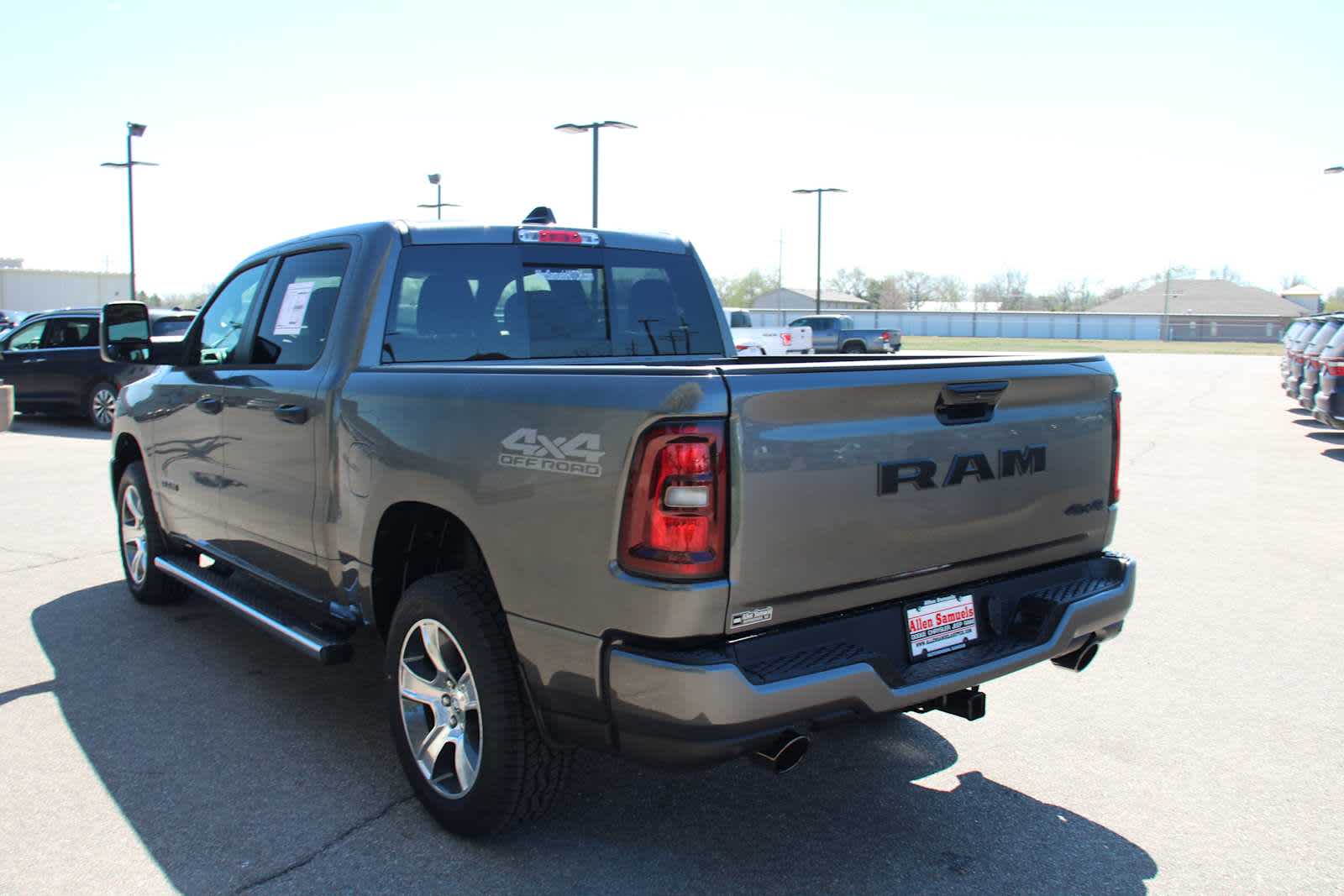 2025 Ram 1500 Tradesman photo 2