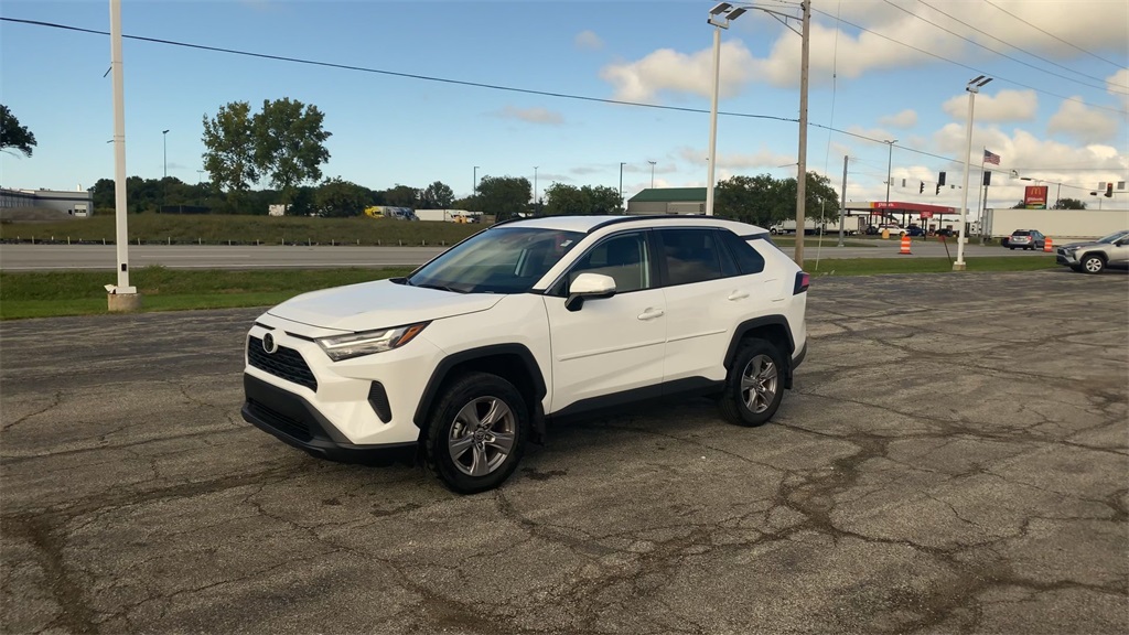 2024 Toyota RAV4 XLE photo 4