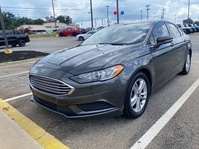 2018 Ford Fusion SE photo 2