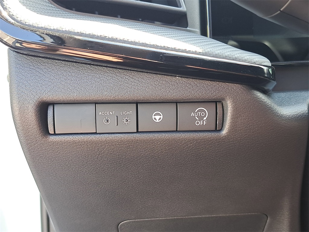 2026 Nissan Kicks SR photo 21