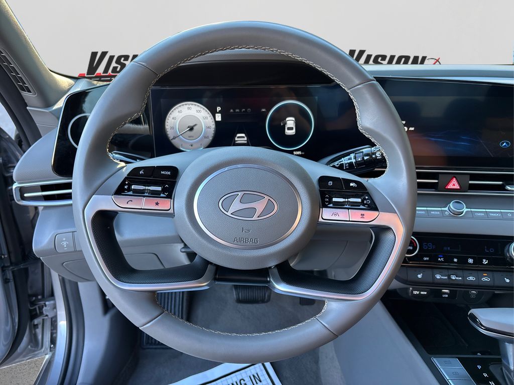 2025 Hyundai Elantra SEL Convenience photo 21