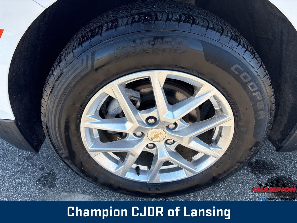 2022 Chevrolet Equinox LT photo 2