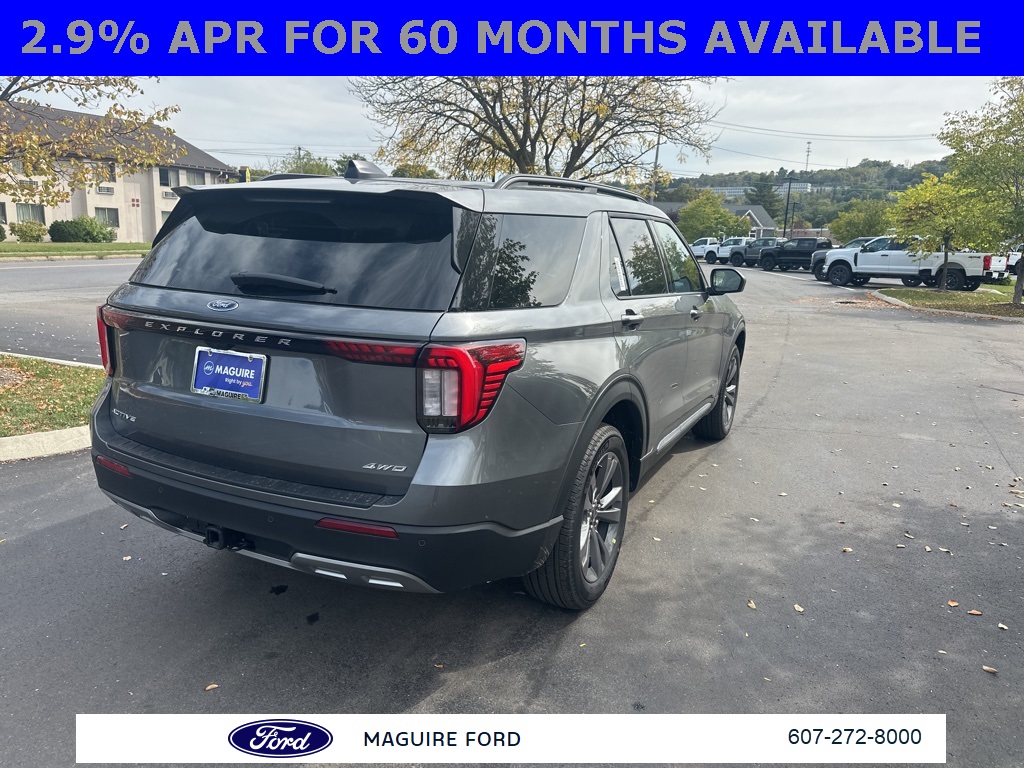 2025 Ford Explorer photo 3