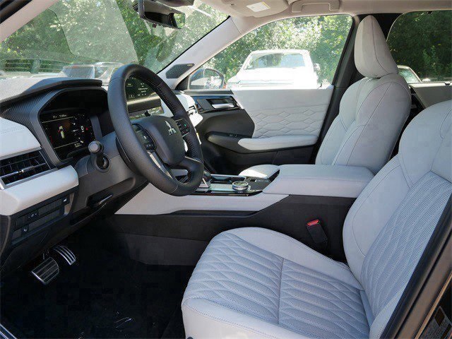 2025 Mitsubishi Outlander Platinum photo 4