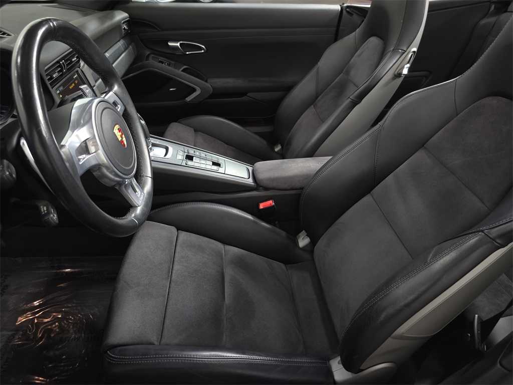 2015 Porsche 911 GTS photo 5
