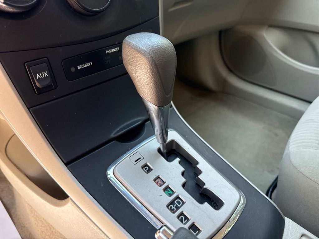 2010 Toyota Corolla Base photo 23