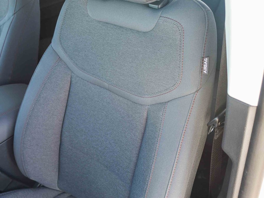 2025 Ford Explorer photo 18