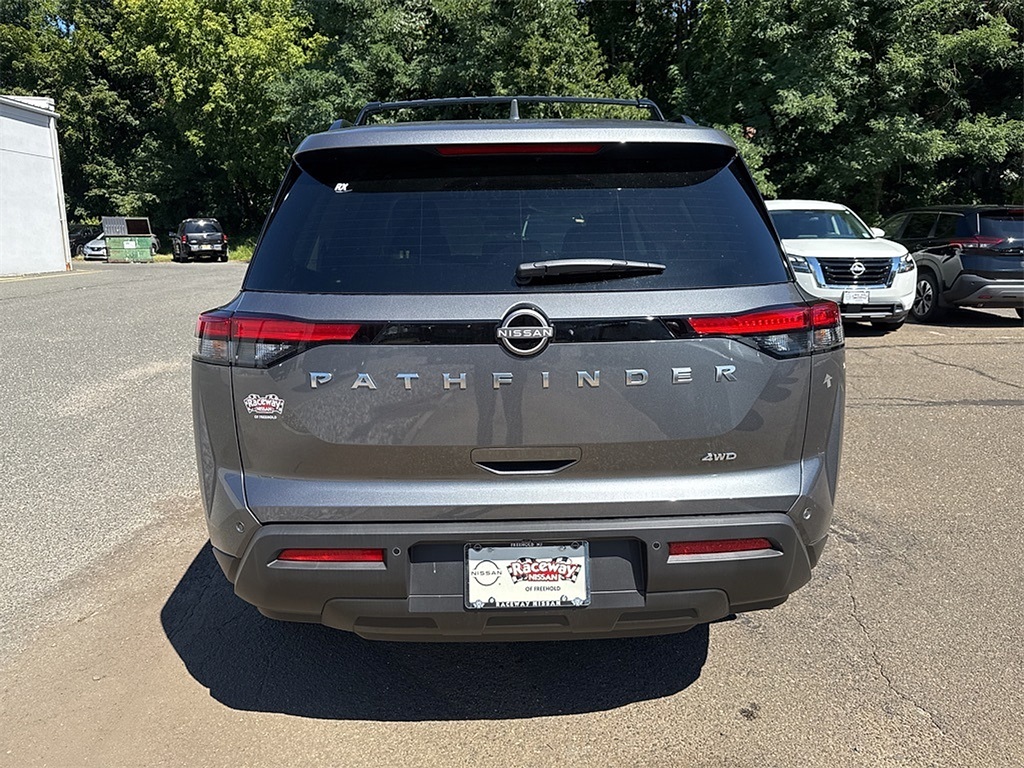 2025 Nissan Pathfinder SV photo 4