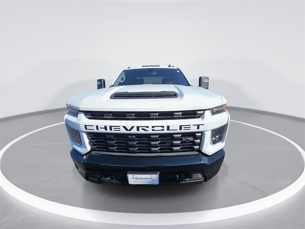 2020 Chevrolet Silverado 2500HD Custom photo 3