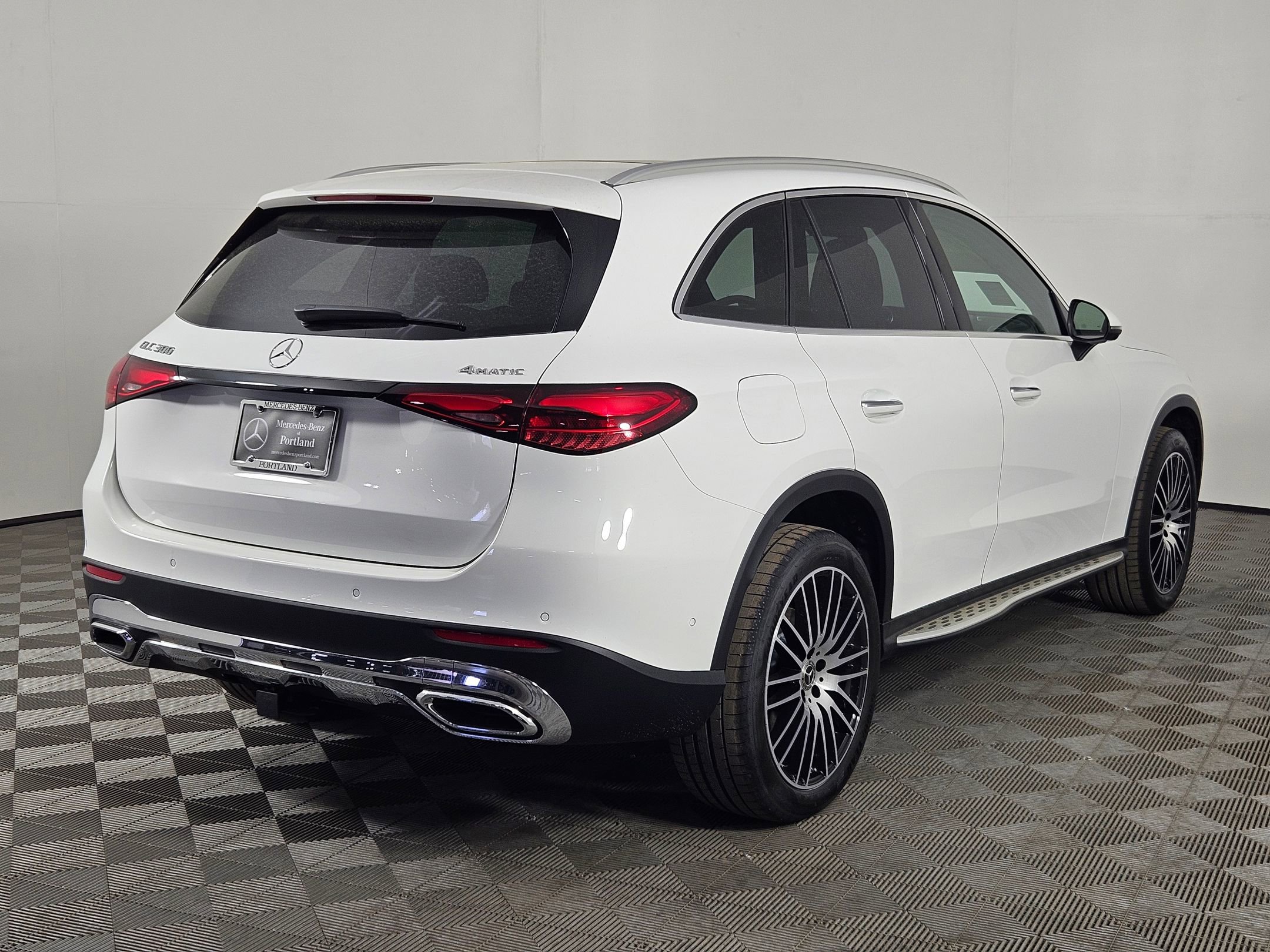 2025 Mercedes Benz GLC 300 4MATIC photo 4