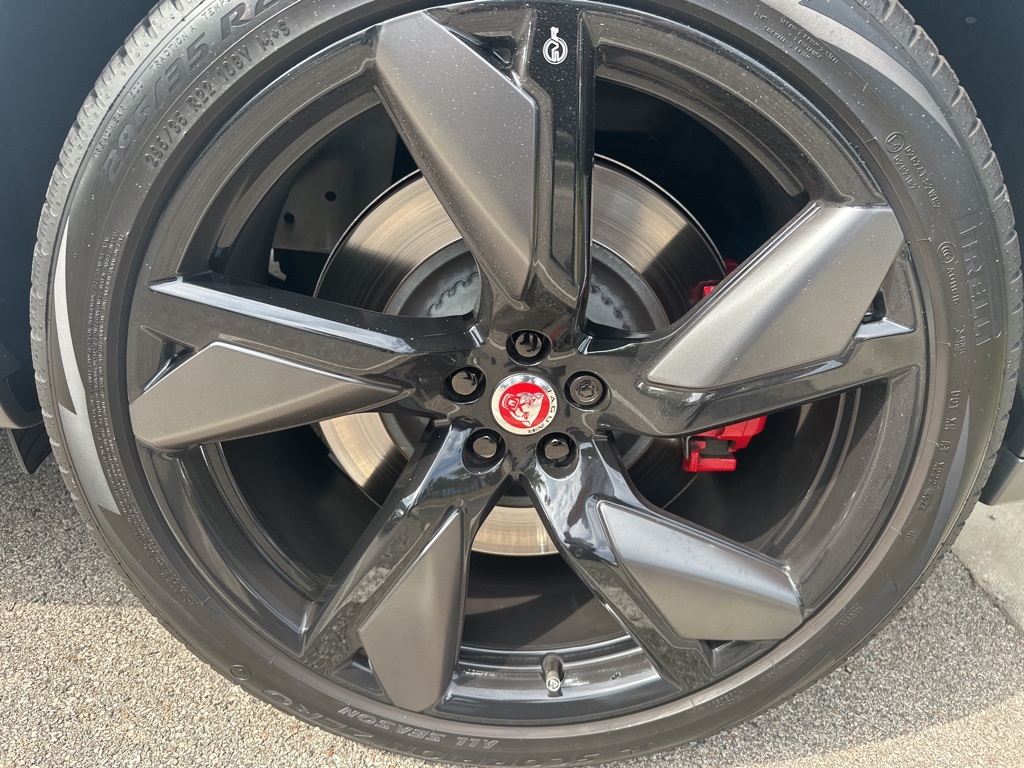 2023 Jaguar F-PACE SVR photo 30