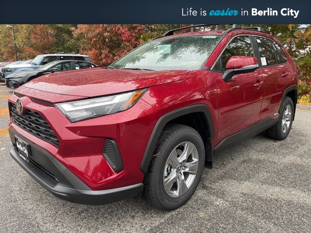2025 Toyota RAV4 LE's photo