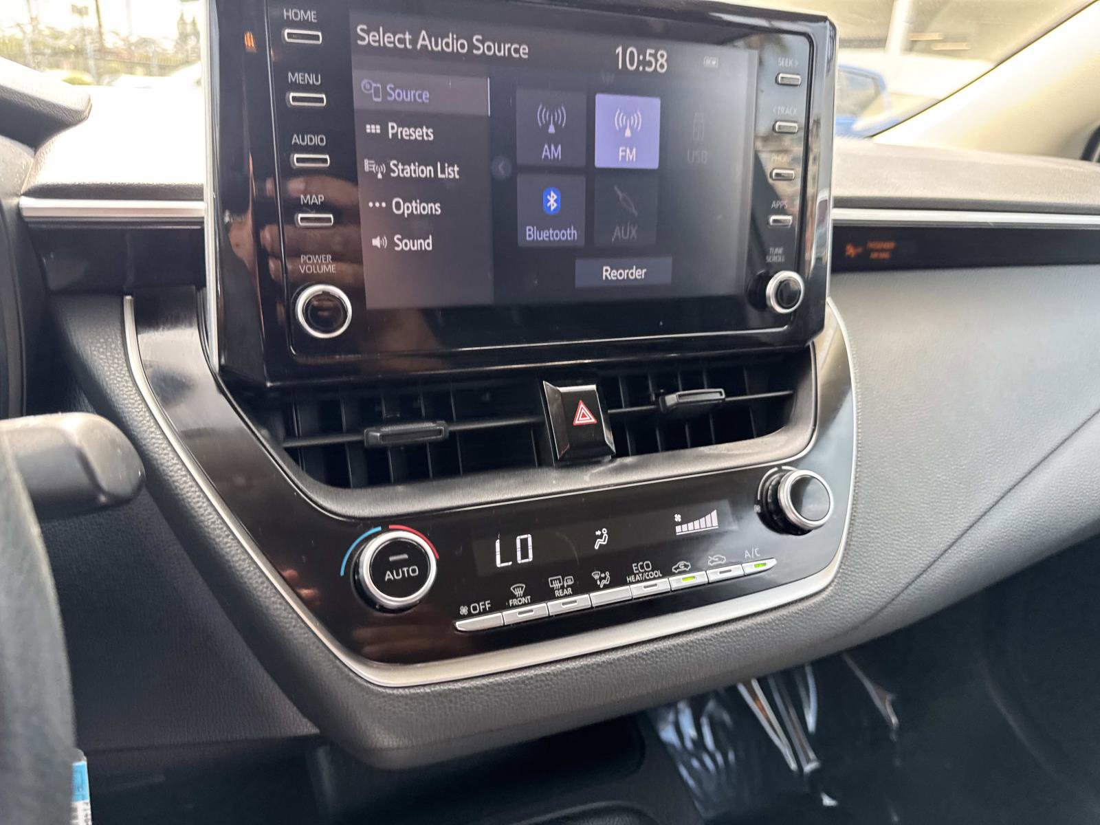 2020 Toyota Corolla LE photo 23