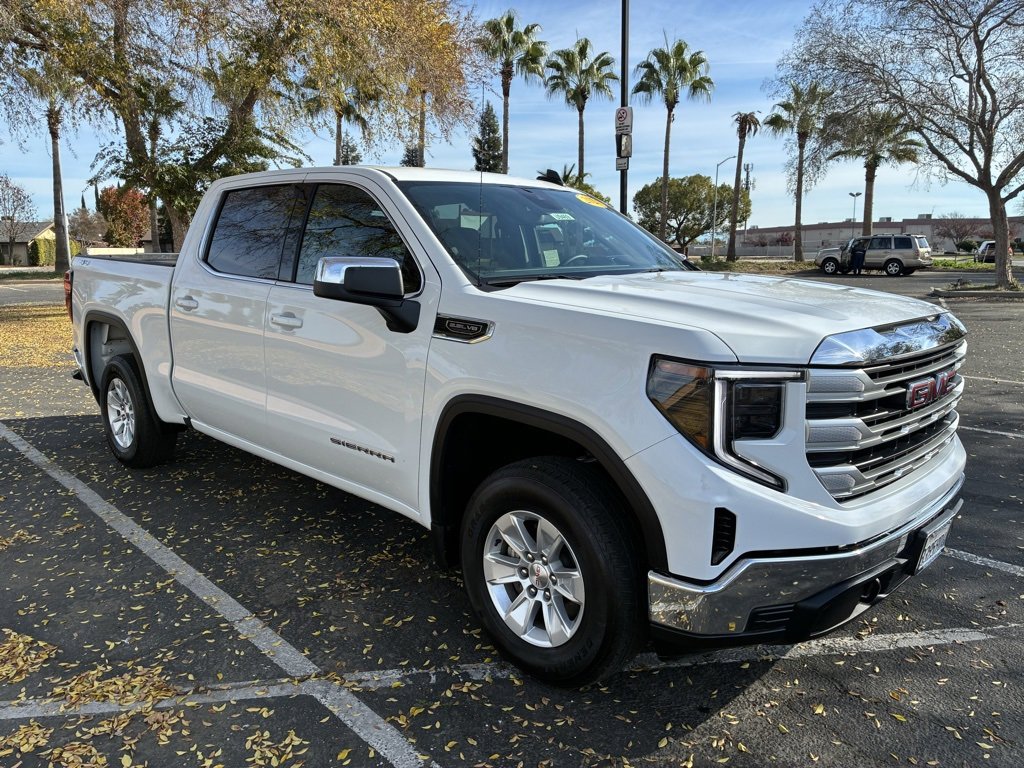 2024 GMC Sierra 1500 SLE's photo