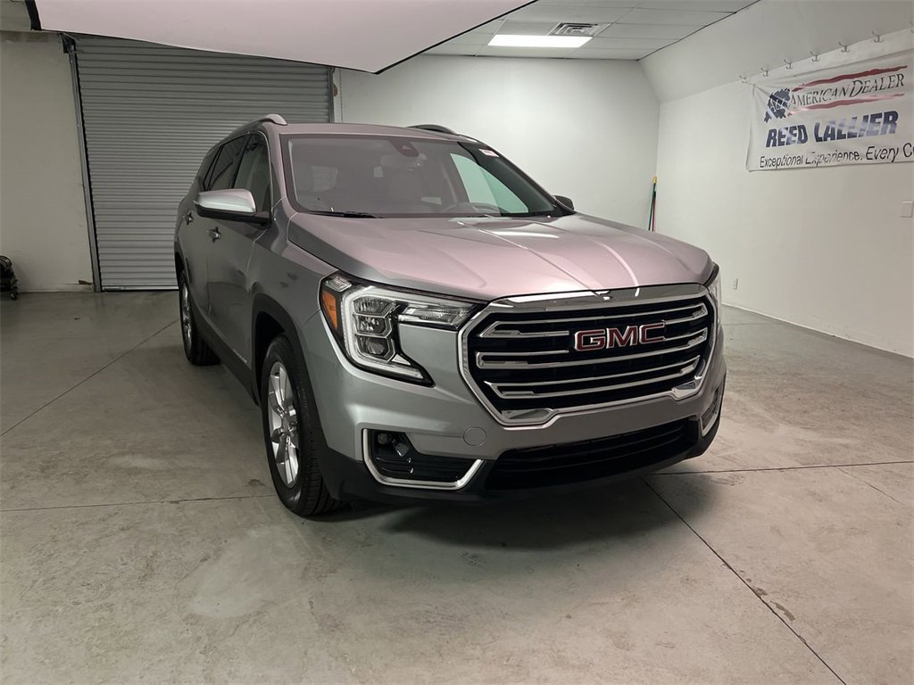 2024 GMC Terrain SLT's photo