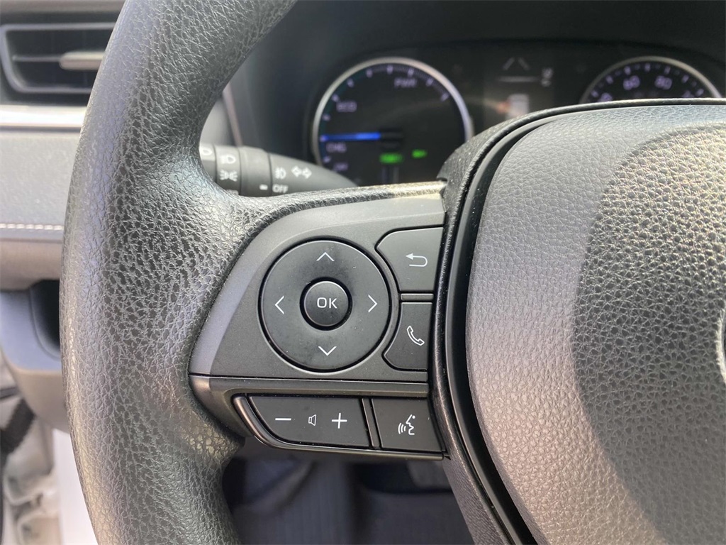2021 Toyota RAV4 Hybrid XLE photo 26