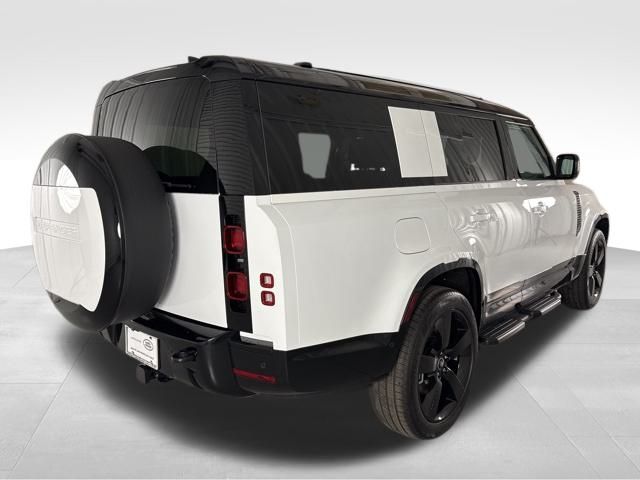 2025 Land Rover Defender 130 X-Dynamic SE photo 3