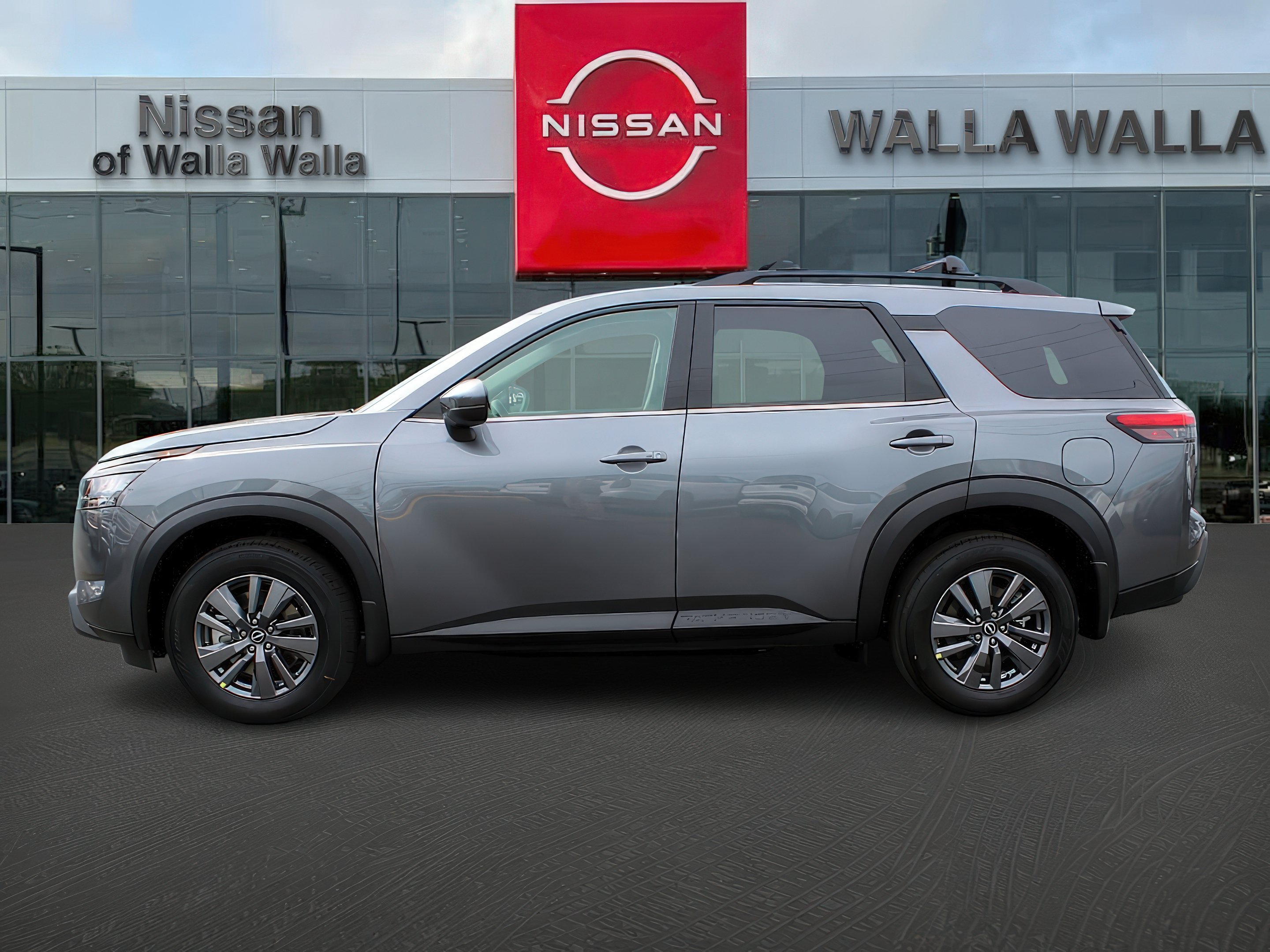 2025 Nissan Pathfinder SV photo 4