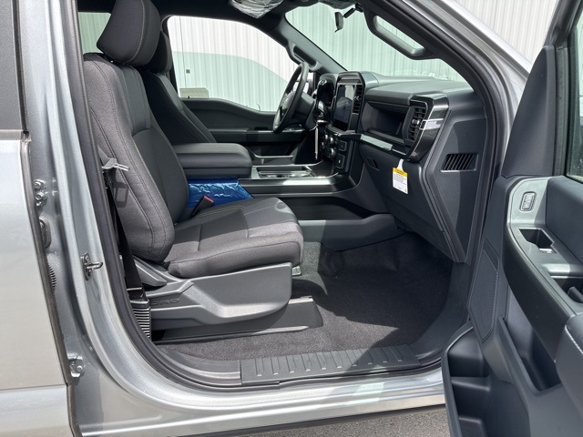 2025 Ford F-150 STX photo 2