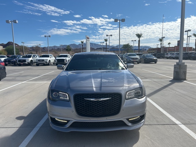 2018 Chrysler 300 photo 2