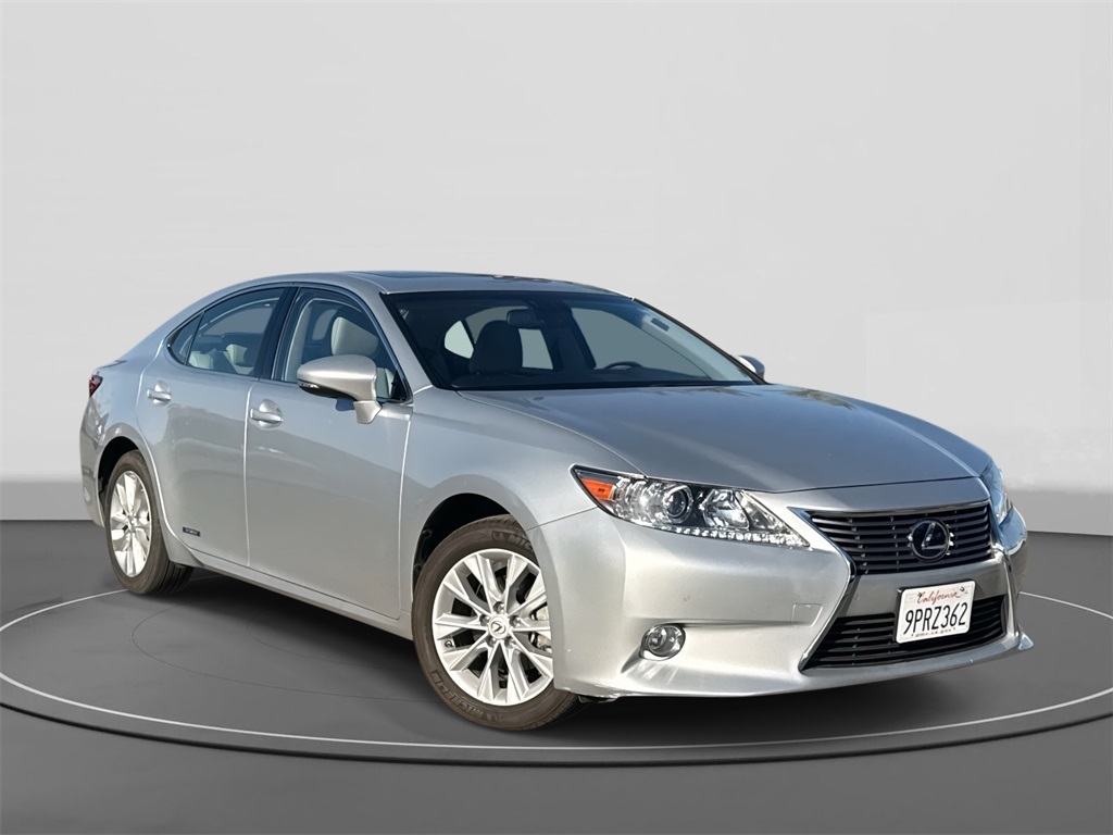 2014 Lexus ES 300h's photo