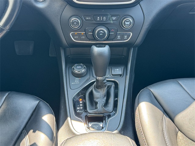 2020 Jeep Cherokee Altitude photo 25
