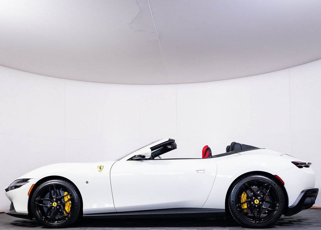 2024 Ferrari Roma Spider Base photo 8