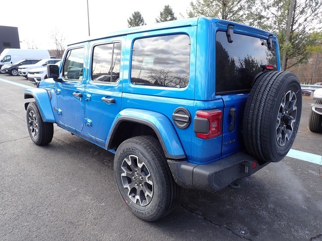2025 Jeep Wrangler Sahara photo 3