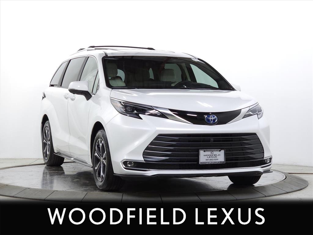 2025 Toyota Sienna Platinum's photo