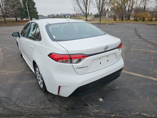 2024 Toyota Corolla LE photo 3