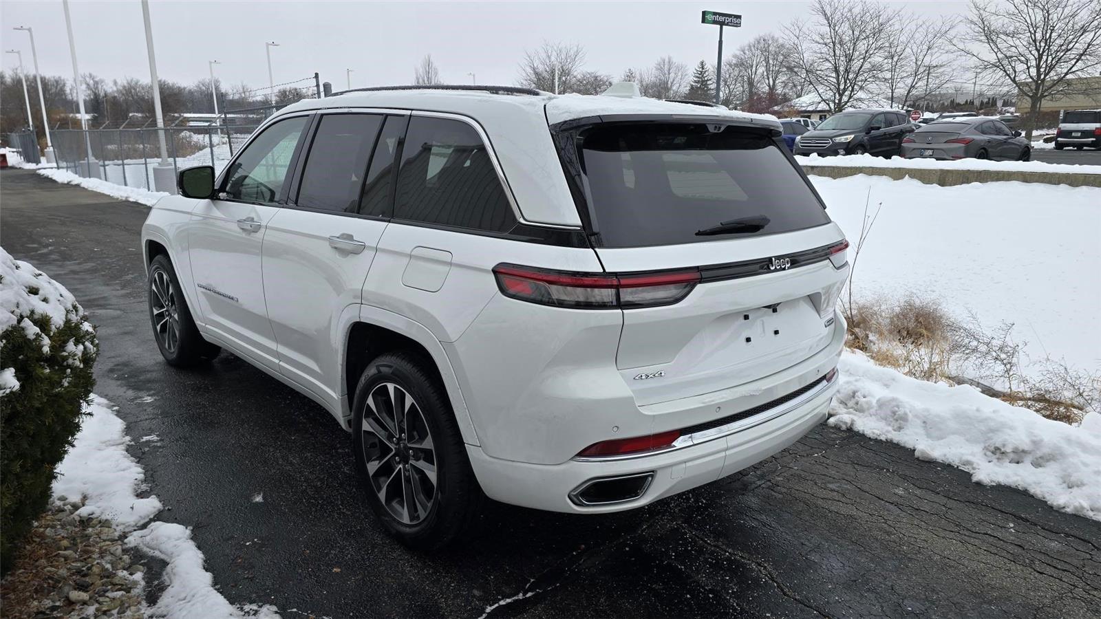 2022 Jeep Grand Cherokee Overland photo 4