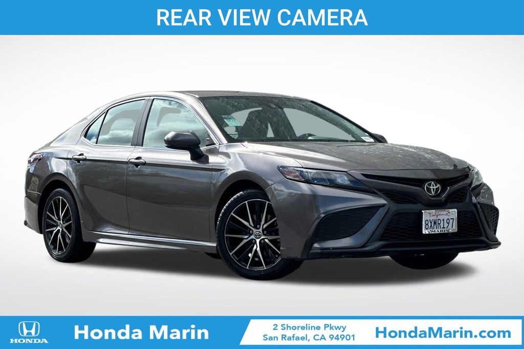 2021 Toyota Camry SE photo 2