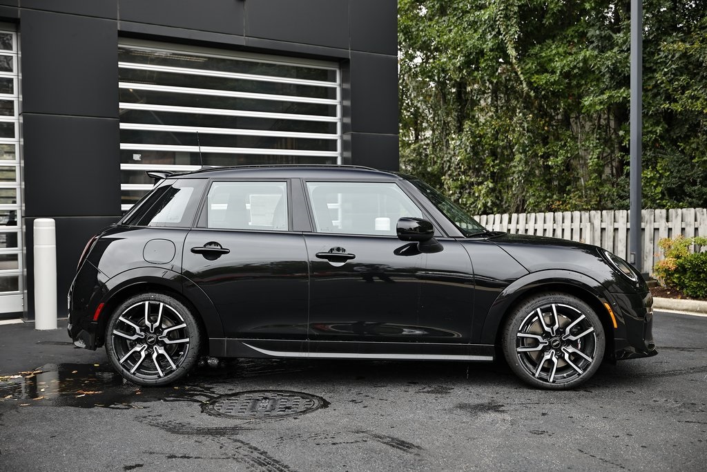 2026 Mini Cooper 4 Door Hardtop S Iconic photo 3