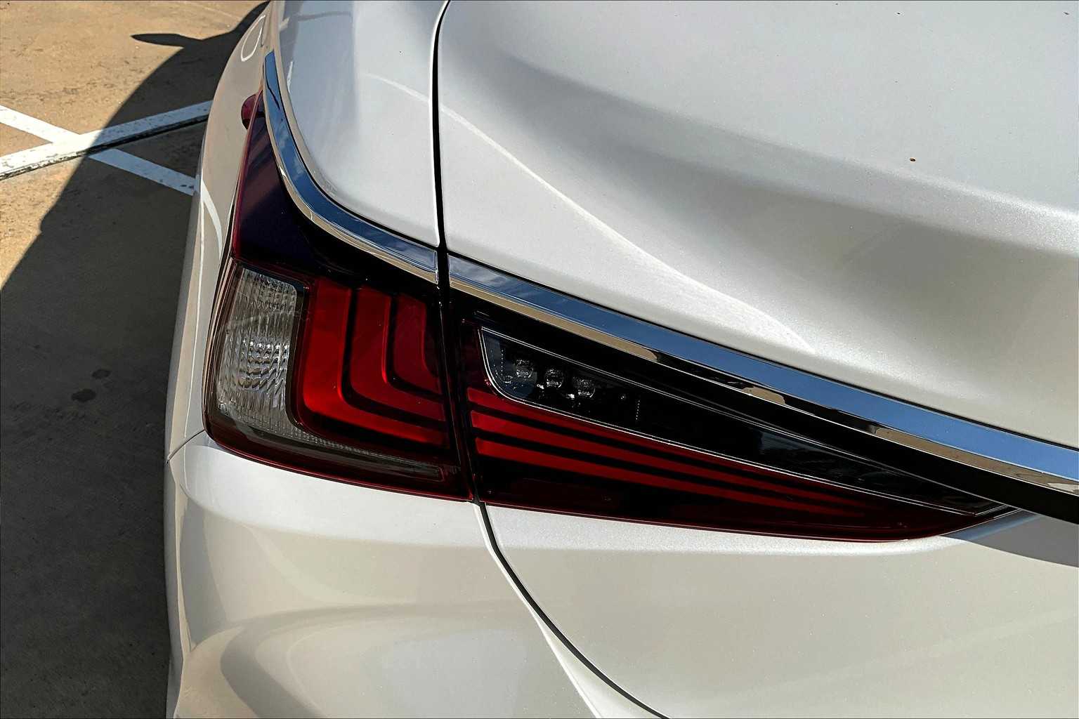 2025 Lexus ES 350 photo 26