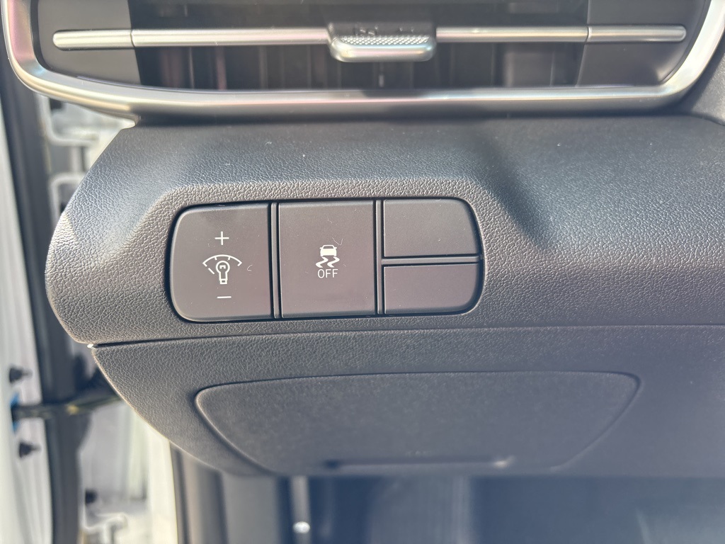 2025 Hyundai Elantra Limited photo 12