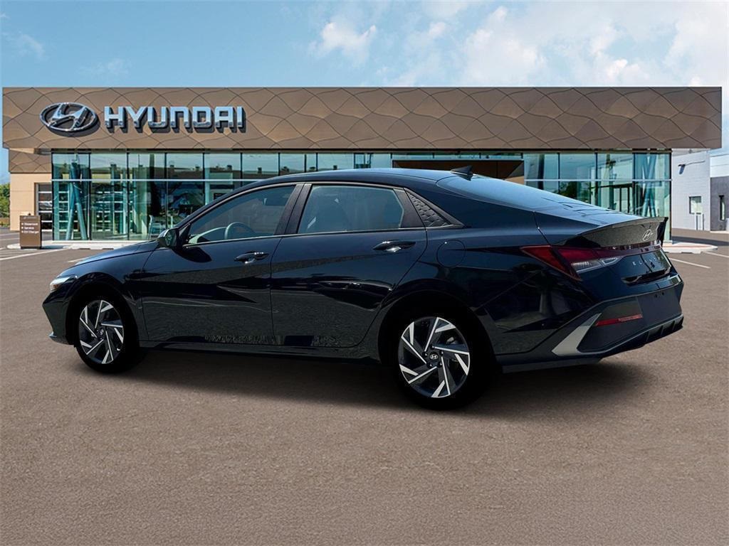 2025 Hyundai Elantra SEL Sport photo 2