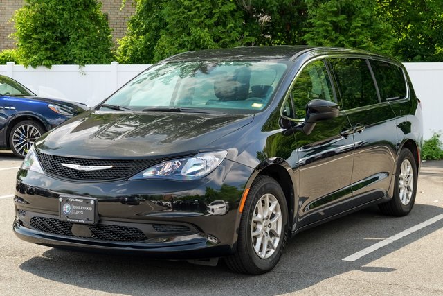 2023 Chrysler Voyager LX photo 3