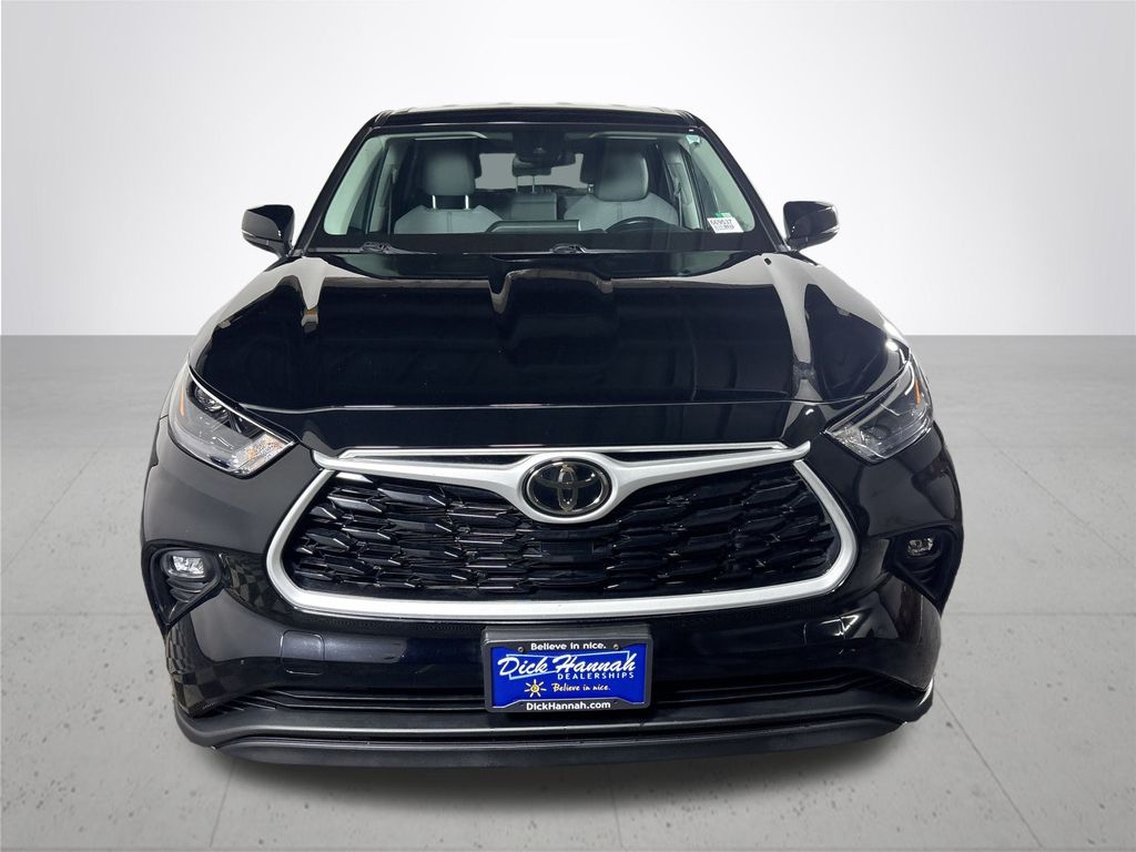 2023 Toyota Highlander L photo 3