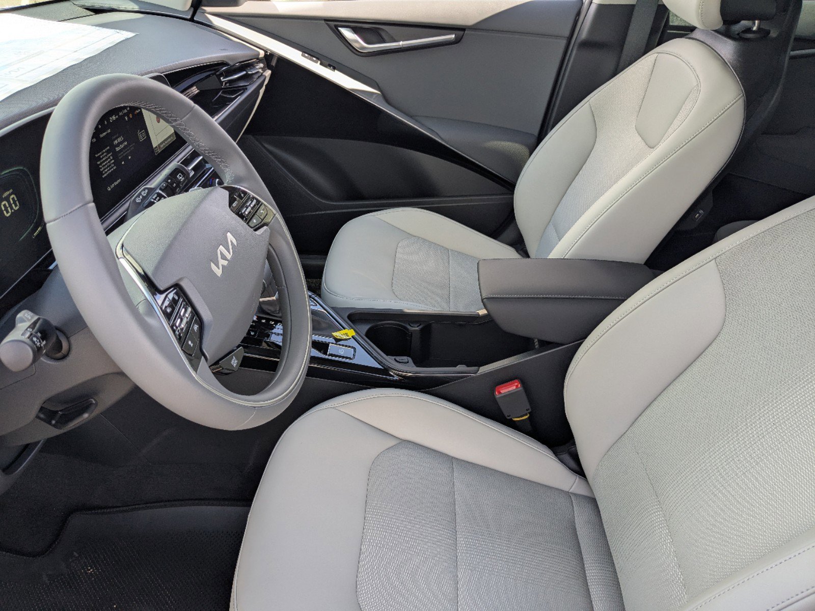 2025 Kia Niro EX photo 18