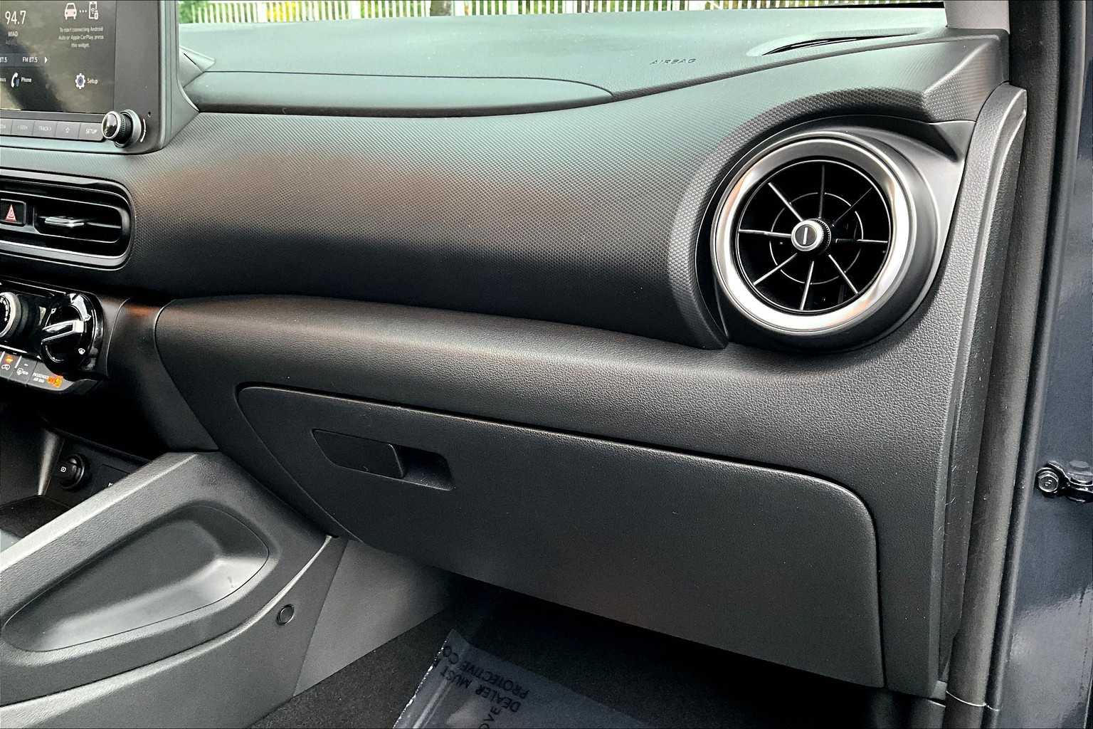 2023 Hyundai Kona SEL photo 18