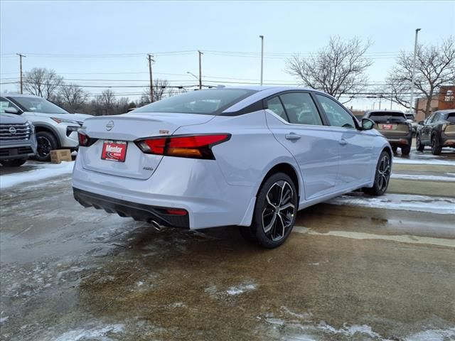 2025 Nissan Altima SR photo 3