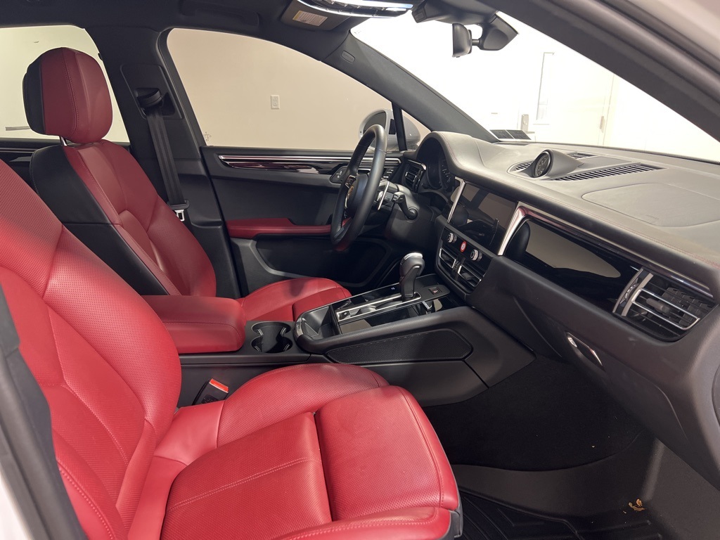 2023 Porsche Macan Base photo 23
