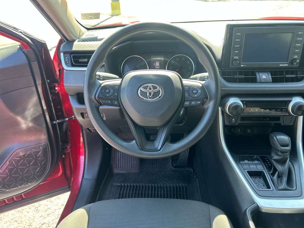 2022 Toyota RAV4 LE photo 23