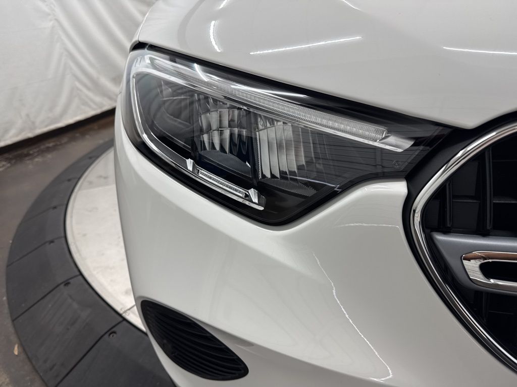 2026 Mercedes Benz GLC 300 photo 10